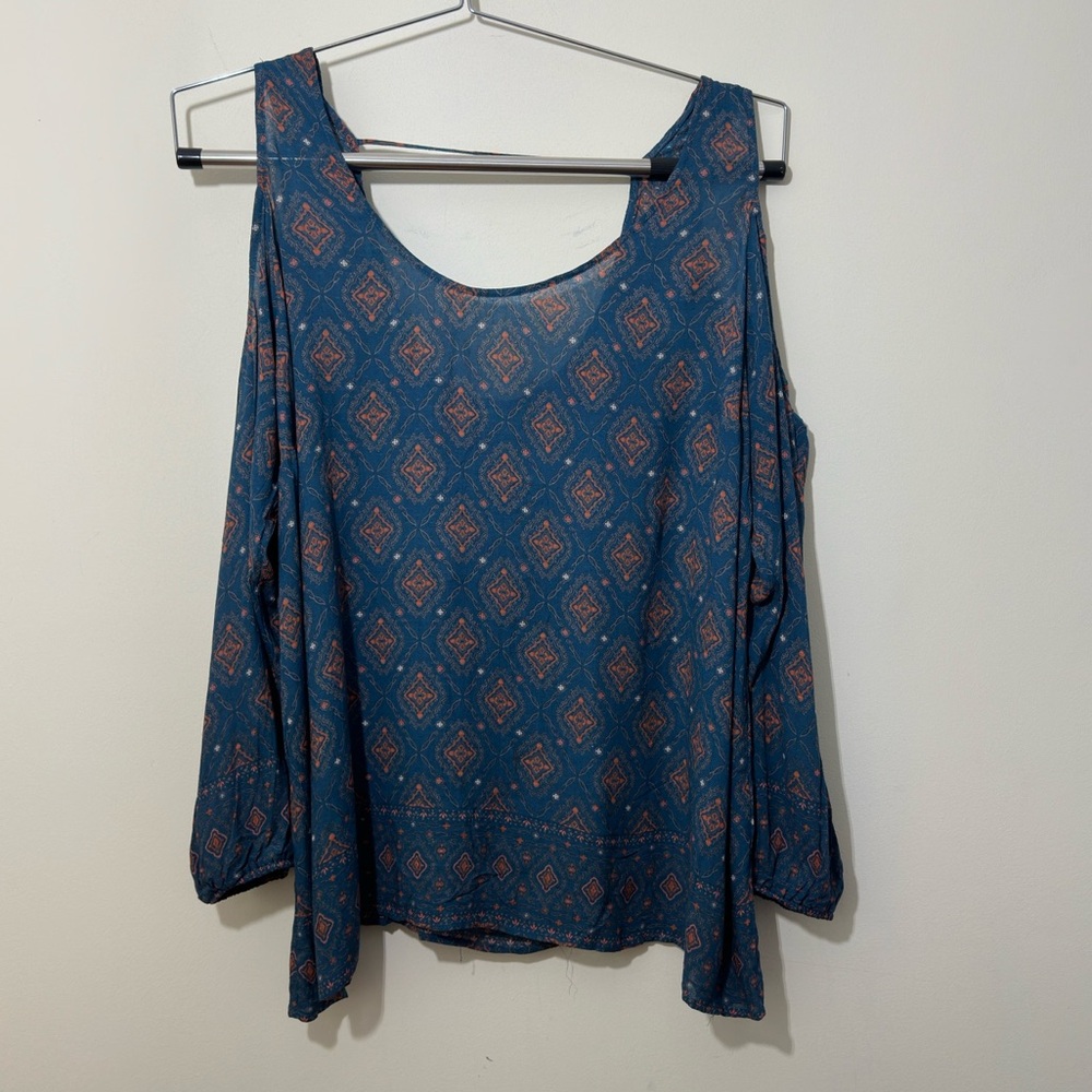 Torrid || Woman’s Geo Print Gauze Cold Shoulder Blouse Top Shirt Sz 4 - Picture 3 of 7